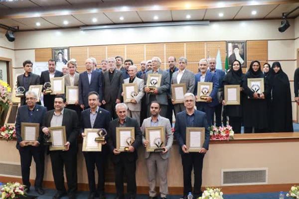 انتخاب استاد تمام دانشگاه الزهرا (س) به عنوان سرآمد آموزش کشور/ با حضور وزیر علوم، تحقیقات و فناوری امروز از سرآمدان آموزشی دانشگاه های کشور تجلیل شد.